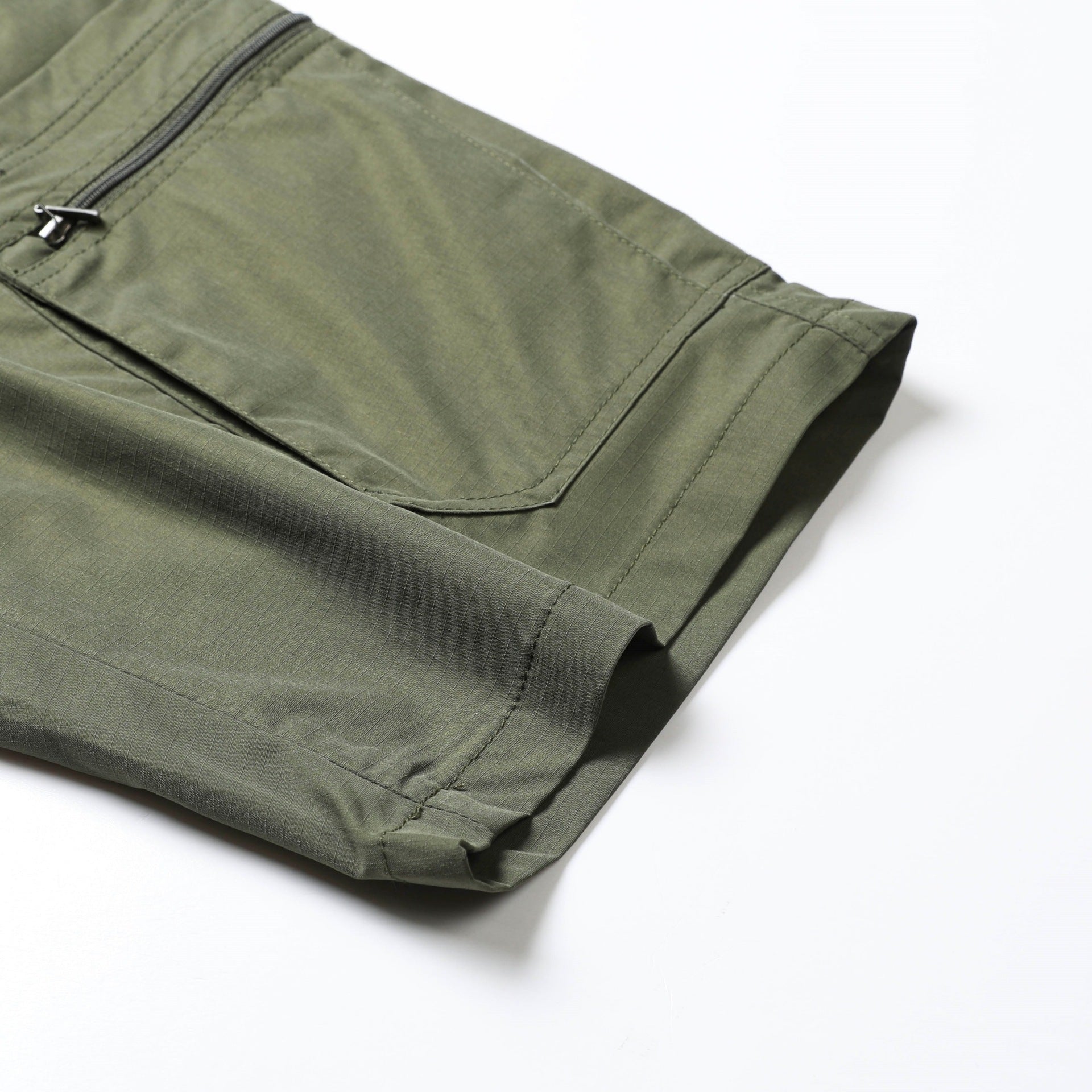 Men's Multi-Pocket Cargo Shorts Built Durable, Designed, pocket detail